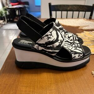 Semi-platform sandals